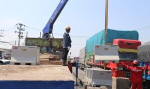 Atasi Rob, Pembatas Beton Dipasang di Jalan Semarang-Sayung/jatengprov