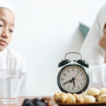 Foto: ilustrasi orang yang menunggu waktu buka puasa (sumber: istock)