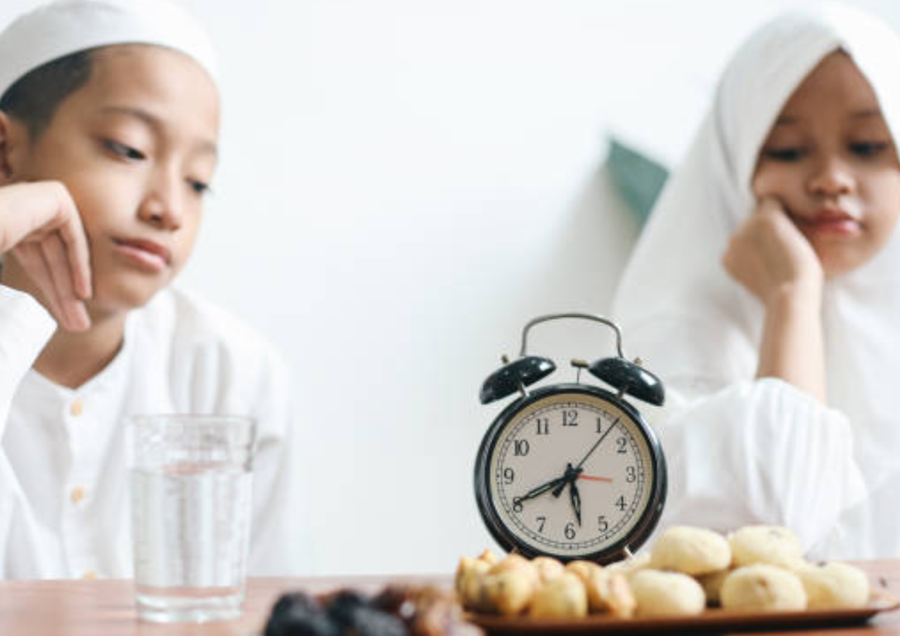 Foto: ilustrasi orang yang menunggu waktu buka puasa (sumber: istock)