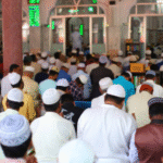 Foto: ilustrasi orang melakukan sholat jumat (sumber: istock)