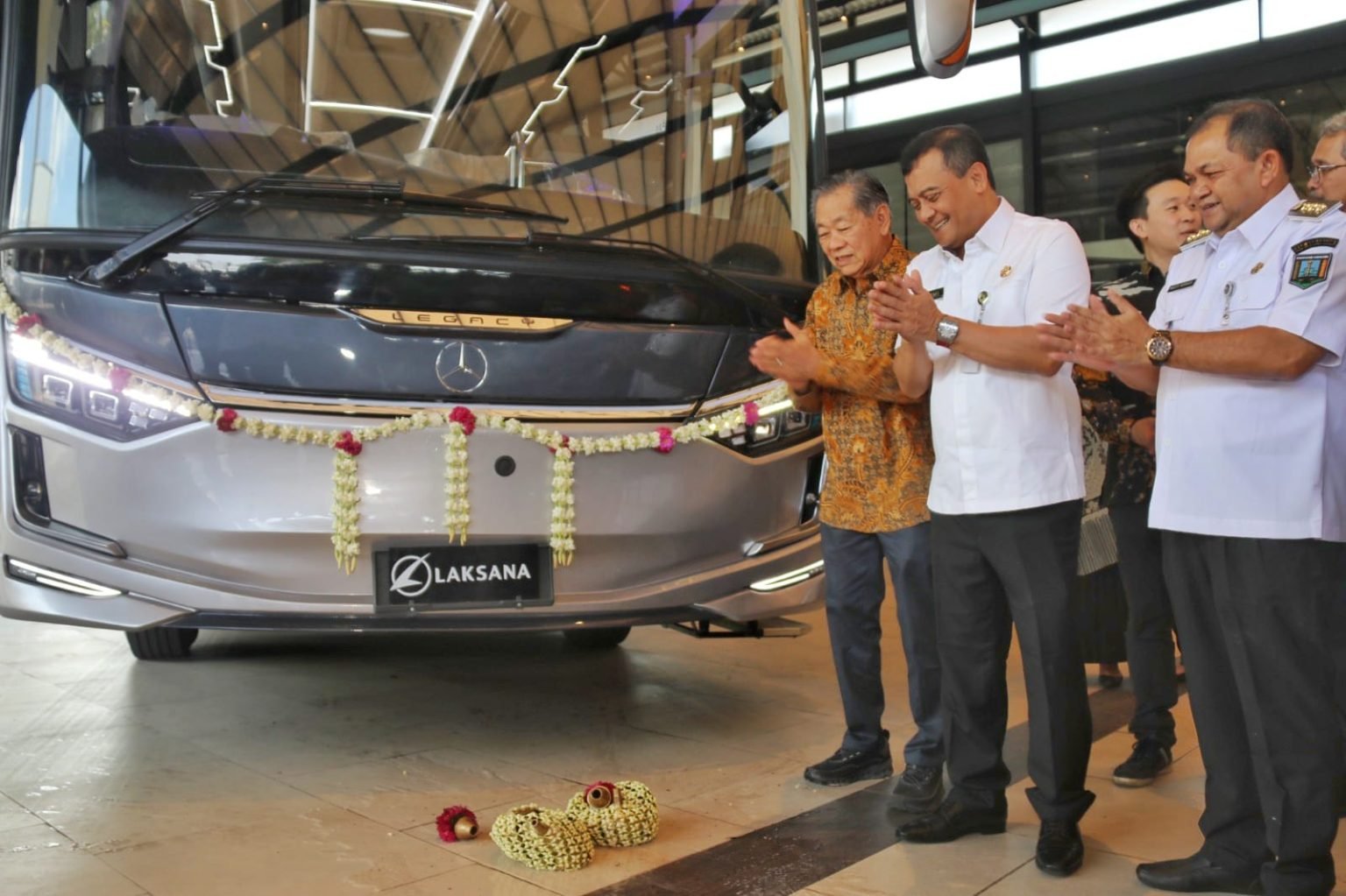 Gubernur Jateng Lepas Ekspor Bus ke Sri Langka/jatengprov