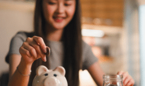 Foto: Rajin Menabung (sumber: istock)