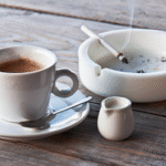 Foto: Konsumsi Kopi dan Rokok secara Bersama (sumber: istock)