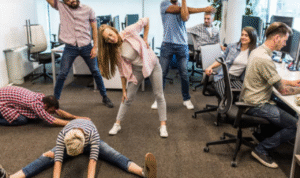 Foto: Ilustrasi Peregangan Ringan yang Bisa Dilakukan di Kantor (sumber: istock)