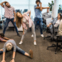 Foto: Ilustrasi Peregangan Ringan yang Bisa Dilakukan di Kantor (sumber: istock)