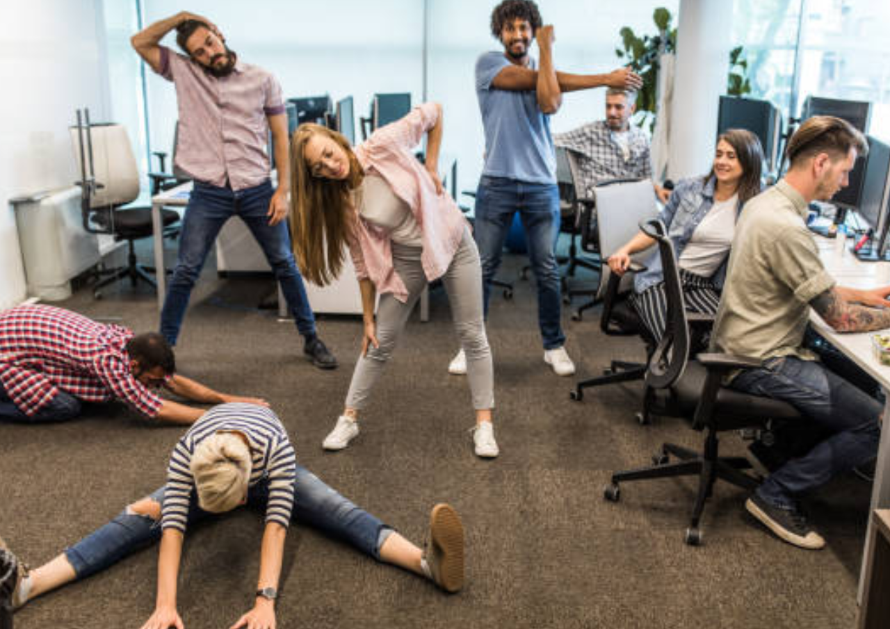 Foto: Ilustrasi Peregangan Ringan yang Bisa Dilakukan di Kantor (sumber: istock)