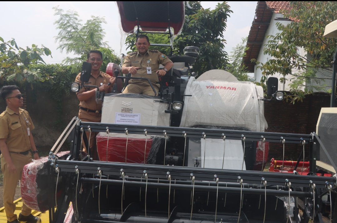 Bantuan 21 Alsintan Diserahkan pada Gapoktan di Kabupaten Semarang/jatengprov