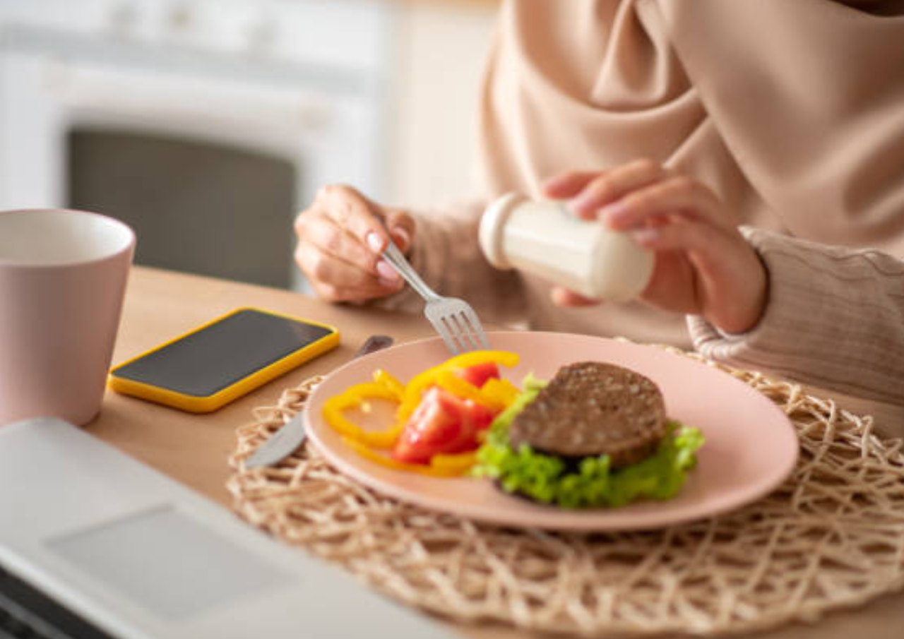 Foto: ilustrasi buka puasa (sumber: istock)
