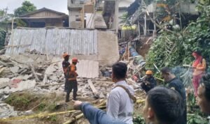 bangunan majelis taklim yang roboh di Bogor/kemensos