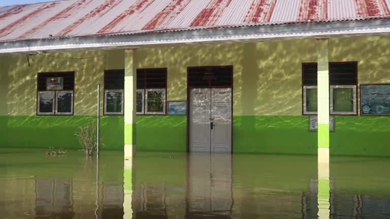Ilustrasi banjir di sekolah/istock