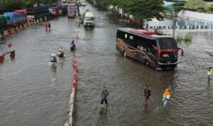 Banjir di Semarang dan Demak, Pemprov Kerahkan Pompa hingga Salurkan Bantuan Logistik /jatengprov Banjir di Semarang dan Demak, Pemprov Kerahkan Pompa hingga Salurkan Bantuan Logistik /jatengprov