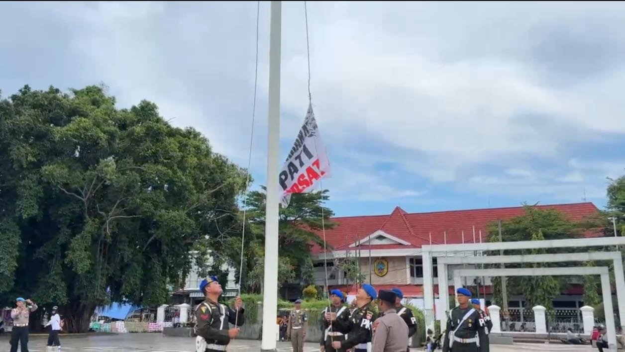 Bendera AMPB Sempat Dikibarkan di Alun-alun Pati Gantikan Merah Putih /tribatranews Bendera AMPB Sempat Dikibarkan di Alun-alun Pati Gantikan Merah Putih /tribatranews