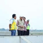 Bupati Kudus Sam’ani bersama BBWS Pemali Juana dan Dinas PUPR Kudus tinjau Pintu Air Tanggulangin dan Kolam Retensi Jati/kuduskab