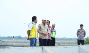 Bupati Kudus Sam’ani bersama BBWS Pemali Juana dan Dinas PUPR Kudus tinjau Pintu Air Tanggulangin dan Kolam Retensi Jati/kuduskab