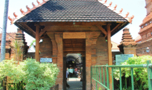 Foto: Potret Lingkungan Menara Kudus (sumber: Indonesia Kaya)