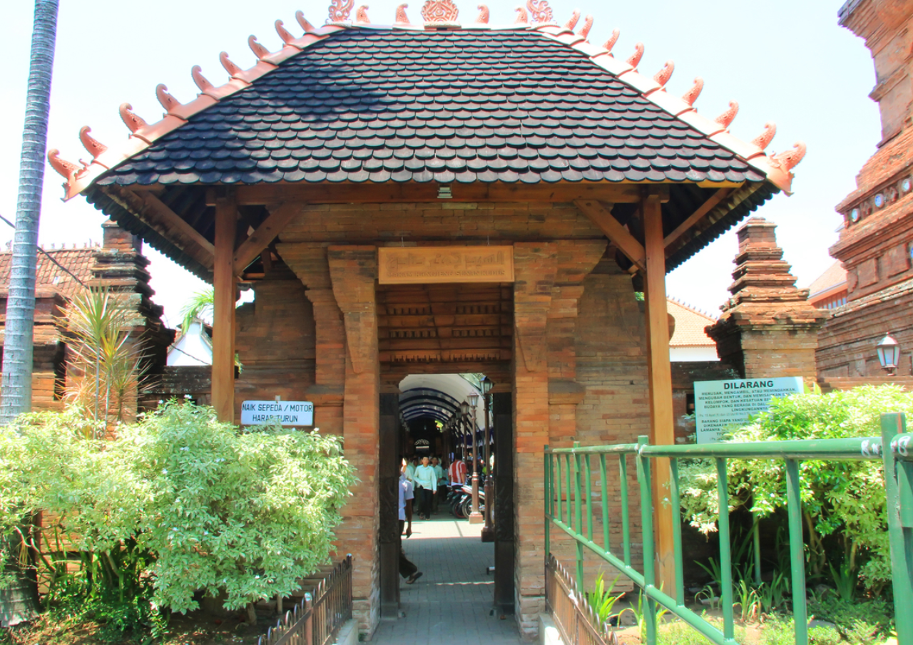 Foto: Potret Lingkungan Menara Kudus (sumber: Indonesia Kaya)