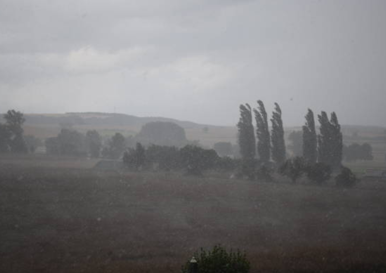 BMKG Ungkap Pemicu Cuaca Esktrem yang Melanda Indonesia