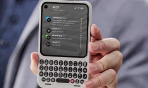 Clicks Keluarkan Ponsel Pertamanya Bernama Communicator