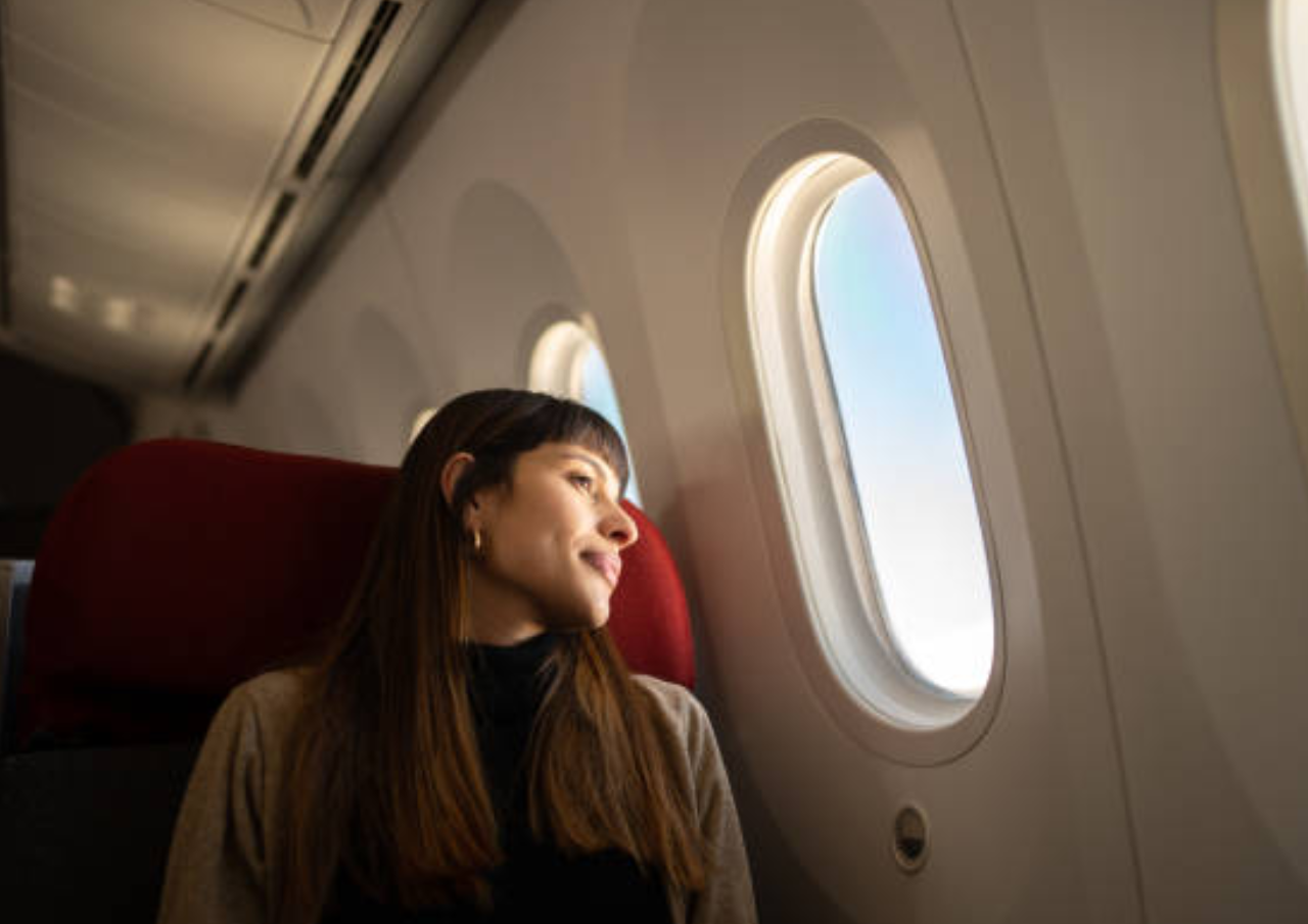ilustrasi Apa Alasan Jendela Pesawat Wajib Terbuka saat Periode Kritis?