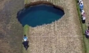 sinkhole /tangkap layar
