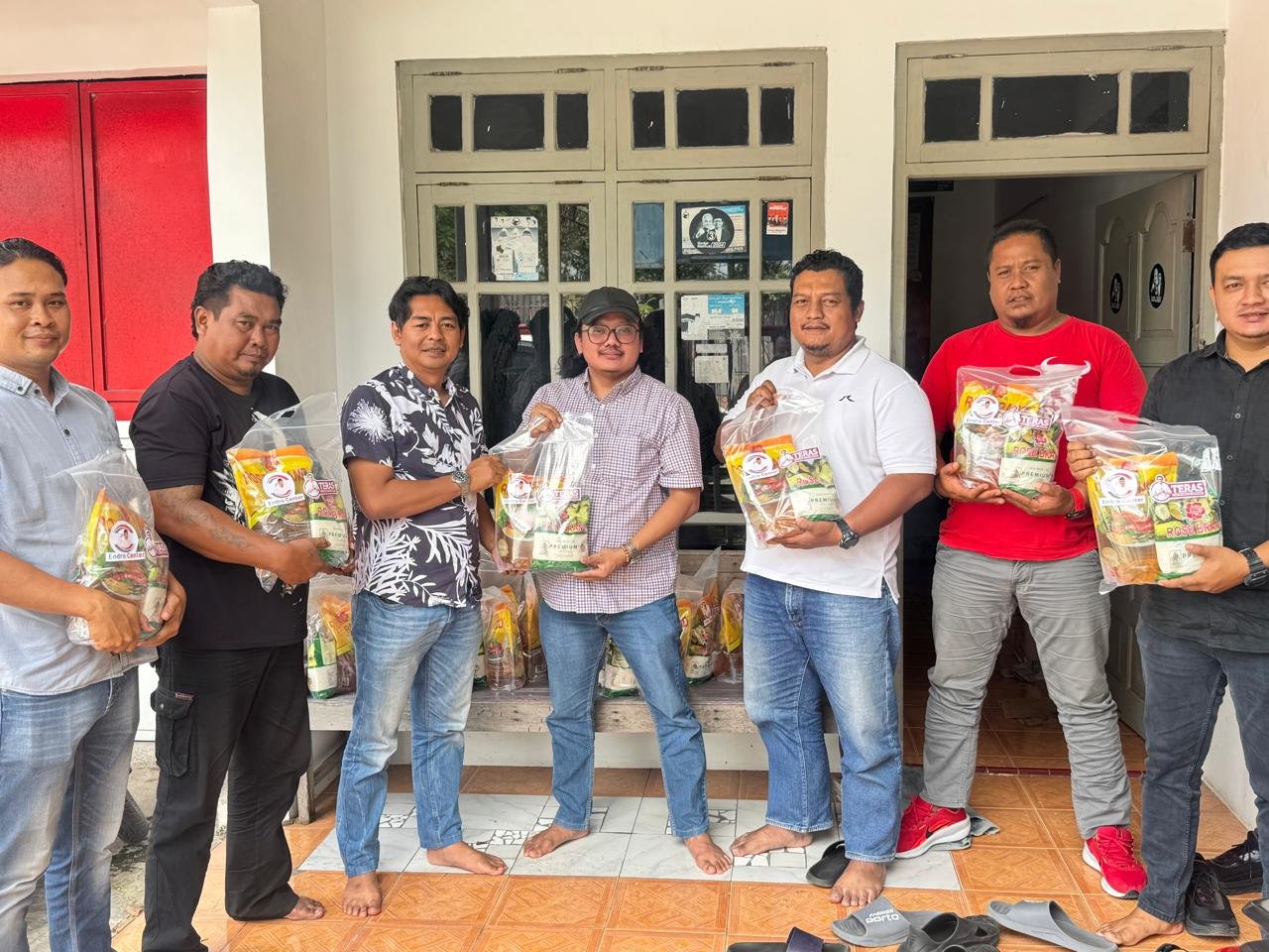 Tim Endro Center dan Polresta Pati Tim Endro Center dan Polresta Pati Bersinergi Peduli Korban Banjir