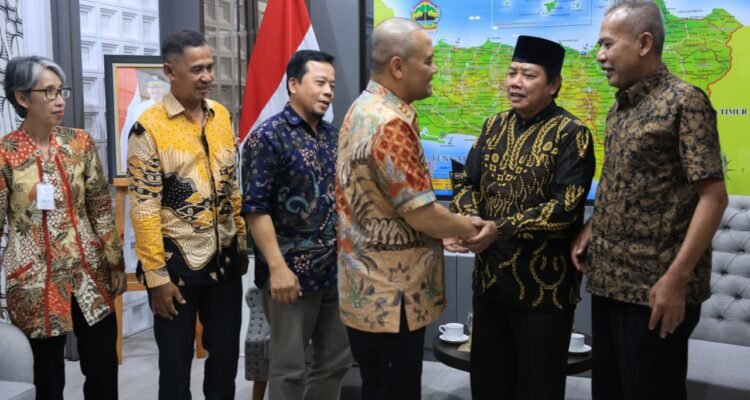 Paguyuban Kades di Banyumas Geruduk Kantor Gubernur Jateng /jatengprov