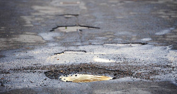 Ilustrasi jalan rusak/istock