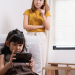 Ilustrasi Anak di Bawah 16 Tahun Tidak Boleh Main Medsos, Ini Daftarnya