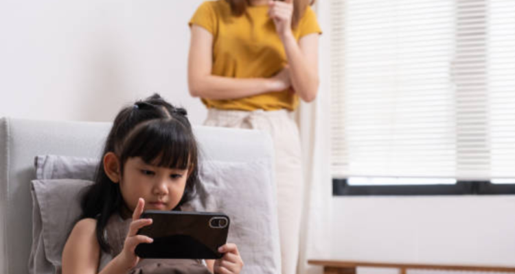 Ilustrasi Anak di Bawah 16 Tahun Tidak Boleh Main Medsos, Ini Daftarnya