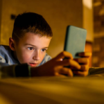 Komdigi Tegur TikTok dan Roblox Terkait Batasan Usia 16 Tahun