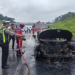 Mobil Terbakar di Tol Semarang-Solo, Diduga Korsleting Listrik/ Polres Semarang