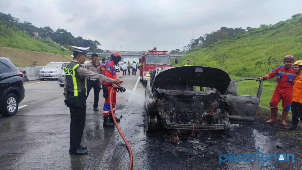 Mobil Terbakar di Tol Semarang-Solo, Diduga Korsleting Listrik/ Polres Semarang