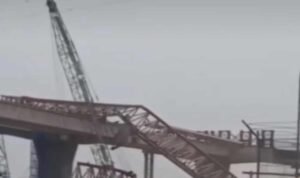 Viral Alat Berat Proyek Tol Semarang-Demak Roboh/tangkap layar