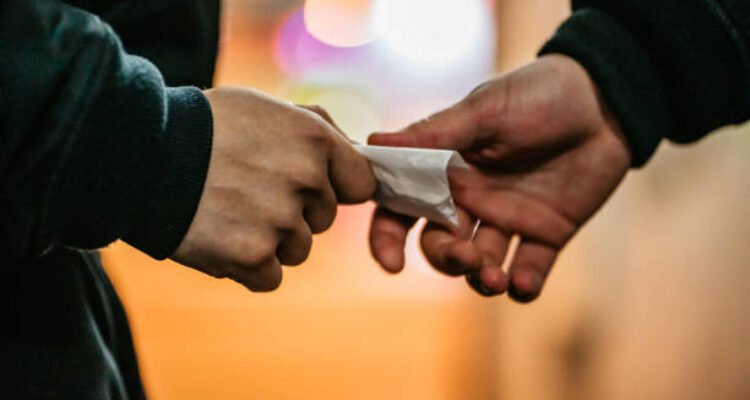 Ilustrasi pembelian sabu/istock Ilustrasi pembelian sabu/istock