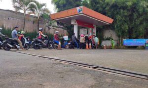 Ilustrasi antrean pembelian BBM/istock