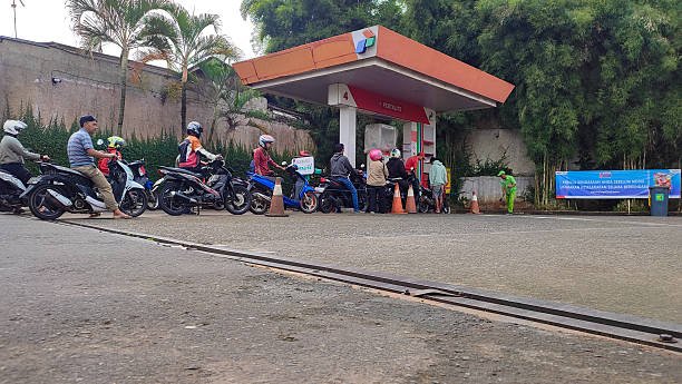 Ilustrasi antrean pembelian BBM/istock