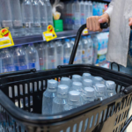 Ilustrasi Harga Plastik Melonjak, Muncul Ancaman PHK di Industri AMDK