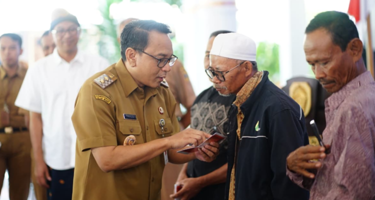 Petani Puso di Pati Dapat Bantuan Stimulan II Senilai Rp15 Miliar