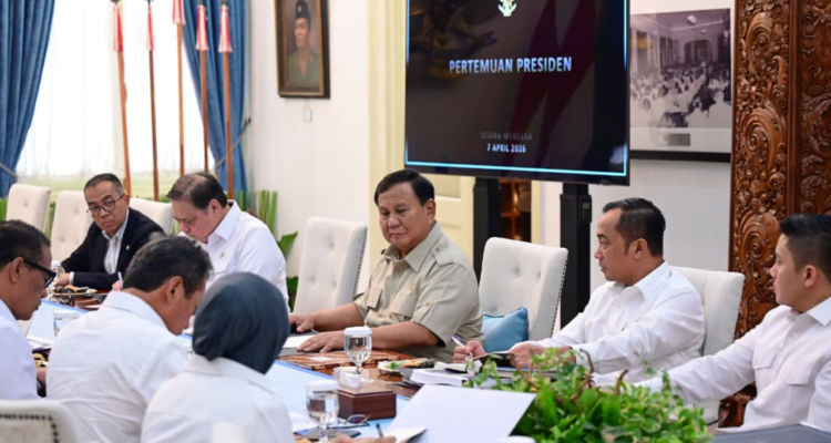 Presiden Prabowo memimpin rapat terbatas bersama BPI Danantara Danantara Sebut Restrukturasi BUMN Dapat Rampung Tahun Ini