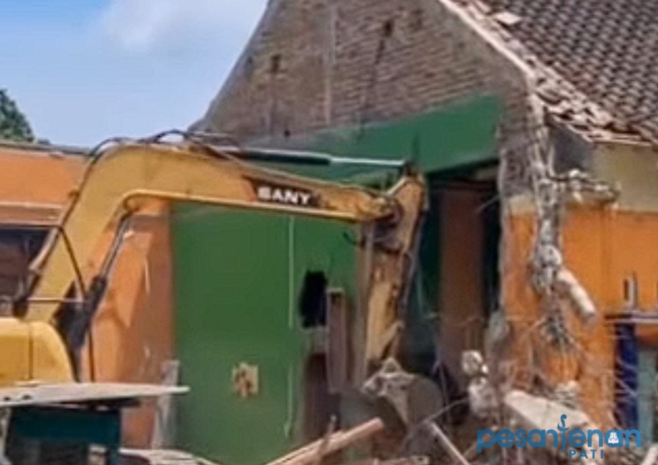 Pria di Pati Robohkan Rumah Gono Gini Pria di Tambakromo Pati Viral Usai Robohkan Rumah Gono Gini