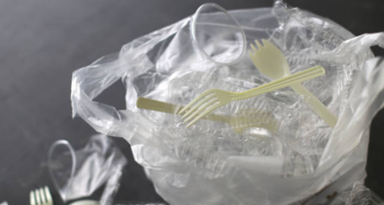 RI Siapkan Mitigasi Terkait Lonjakan Harga Plastik hingga 80%