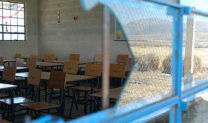 Ilustrasi ruang kelas rusak/istock