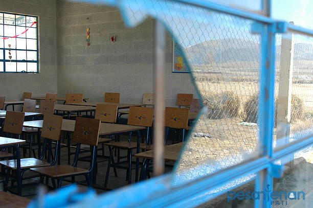 Ilustrasi ruang kelas rusak/istock Ilustrasi ruang kelas rusak/istock