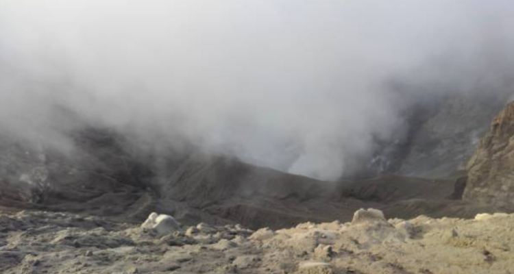 Gunung Dukono Erupsi Gunung Dukono: Wisatawan Tak Boleh Abaikan Keamanan