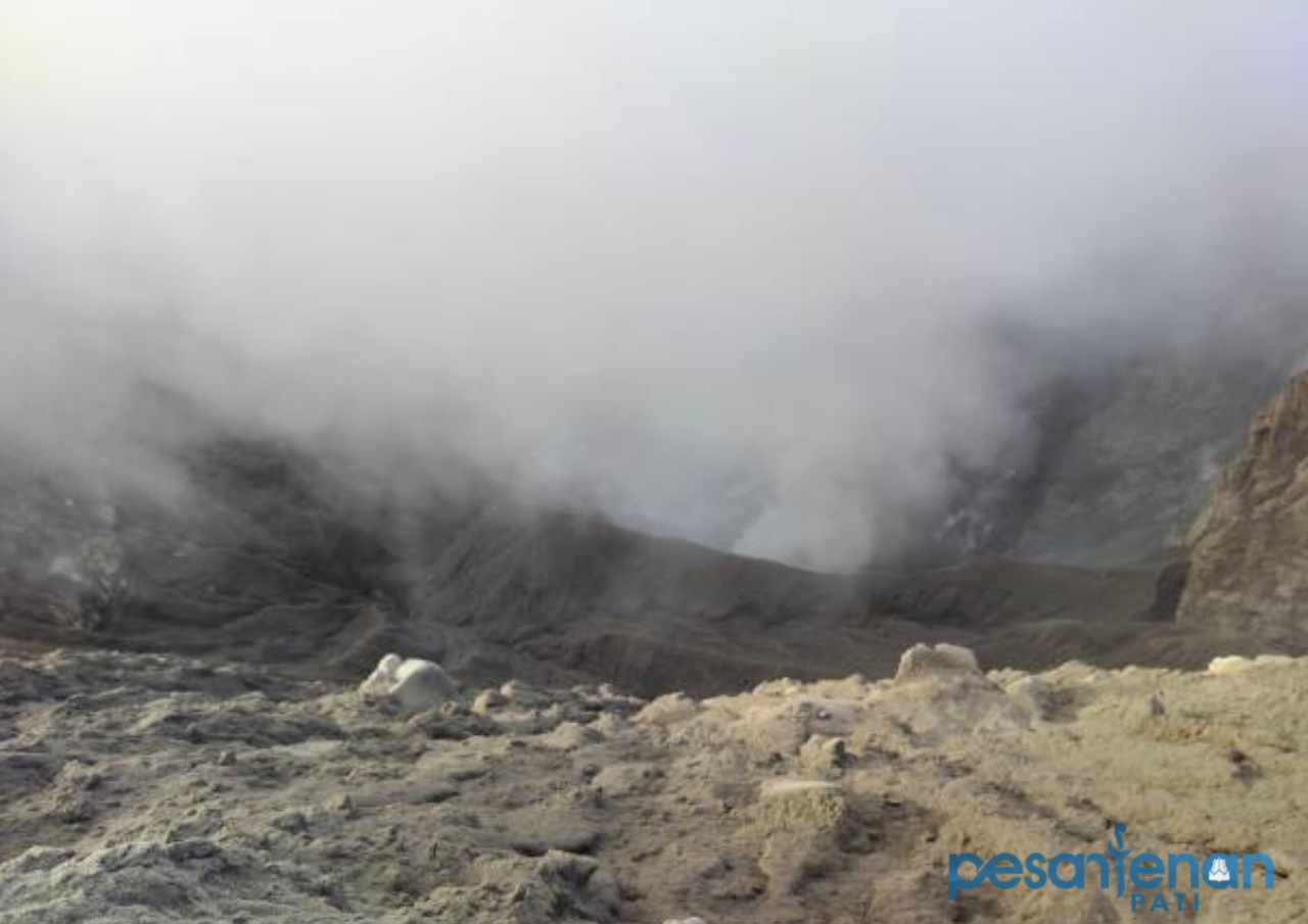 Gunung Dukono Erupsi Gunung Dukono: Wisatawan Tak Boleh Abaikan Keamanan