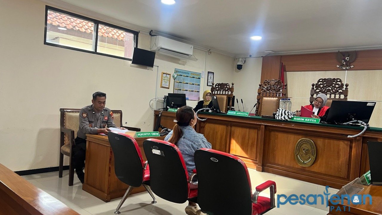 Warga Klaten Jalani Sidang Tipiring Kasus Peredaran Miras Ilegal/polres klaten Warga Klaten Jalani Sidang Tipiring Kasus Peredaran Miras Ilegal/polres klaten