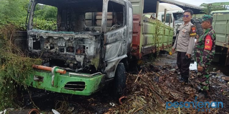 Kebakaran Gudang PT Air Mas Transport di Tulungagung, Kerugian Capai 7,5 Juta/tribatranews