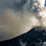 Ilustrasi gunung meletus/istock