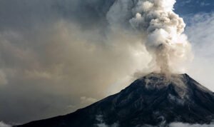 Ilustrasi gunung meletus/istock
