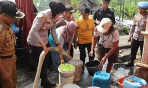 Kesulitan Air Bersih, Warga Dusun Kalisari Semarang Dapat Bantuan 15 Ribu Liter Air/polres Semarang